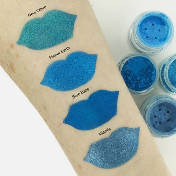 🌟ATLANTIS Medusa Makeup Eye Dust NWOTag - Picture 3 of 8